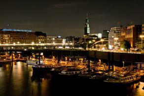 #174 Illuminated harbour - Hamburg (DE), September 2008