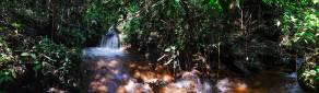 Kleiner Wasserfall im Mae Ho Fluss nahe der Taralod Höhle | Amphoe Mae Sariang, Mae Hong Son, Dezember 2017